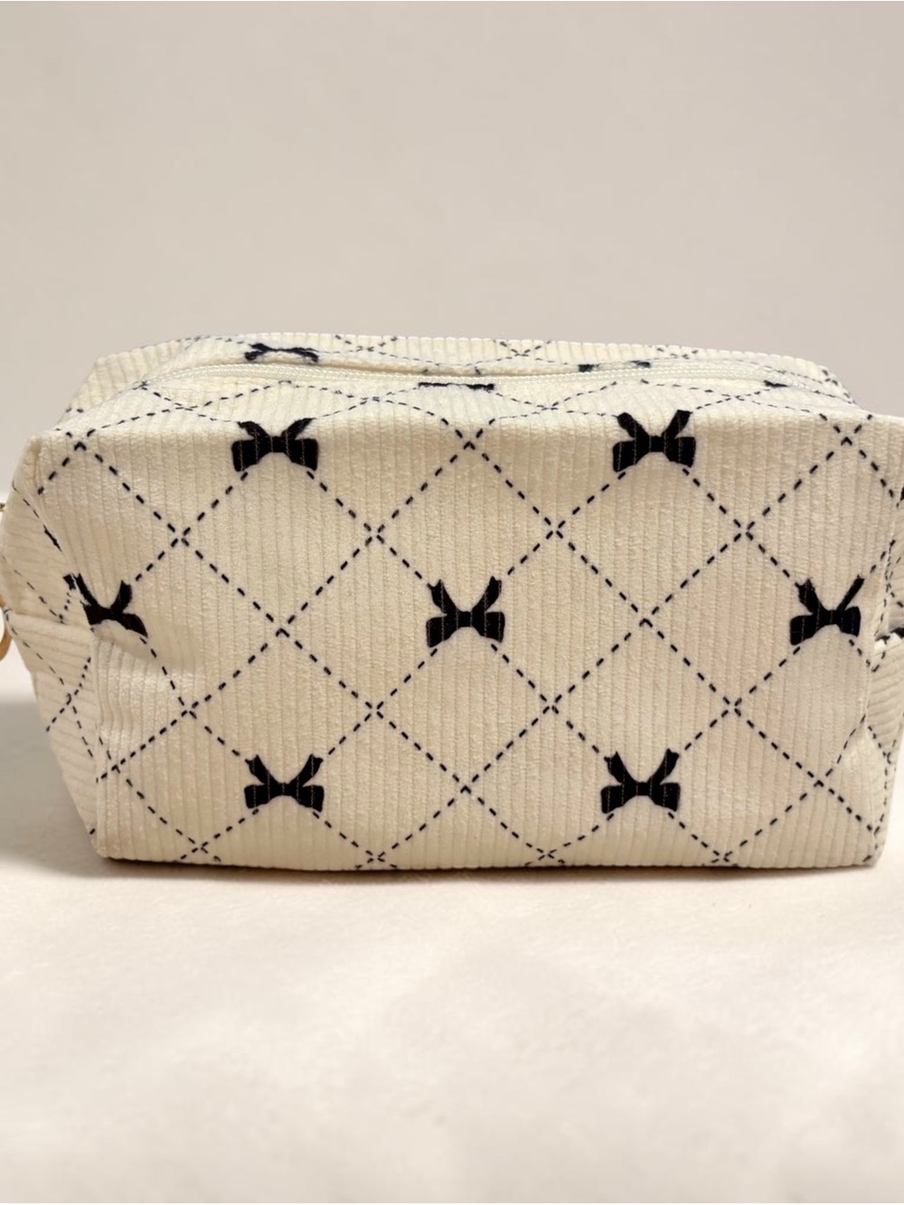 Cream Bow Pattern Quilted Cosmetic Bag